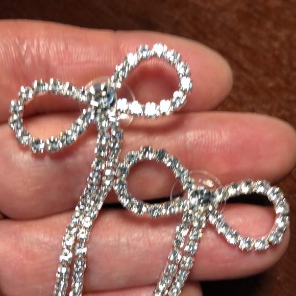 3/$25 NWT Stunning Rhinestone Bow Drop Earrings - Picture 2 of 3